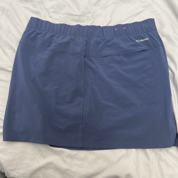 Columbia blue hiking skirt with built in shorts and draw string waist. - Picture 4 of 7